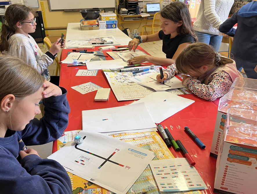 photo apprentissage de la programmation à l'école primaire de Migné